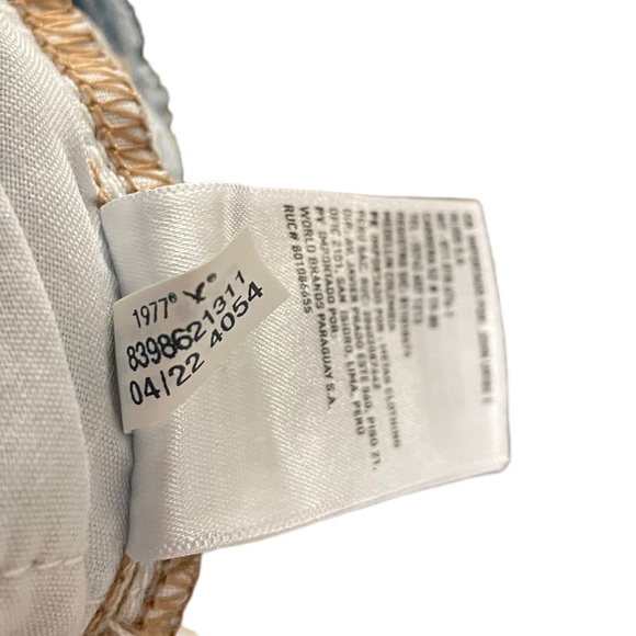 American Eagle Distressed 90s Straight Leg Light Wash Denim Jeans Size 6 - Picture 11 of 11